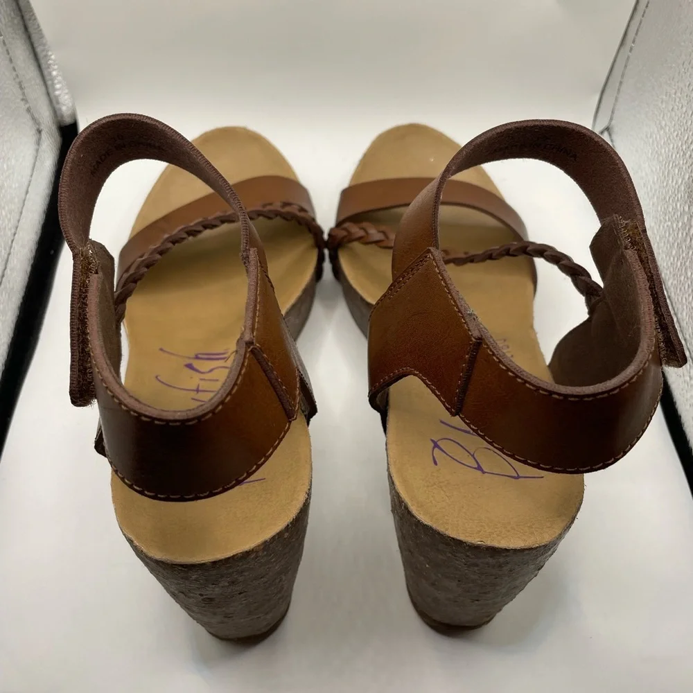 Blowfish women’s Brown Braided platform Sandals size 10